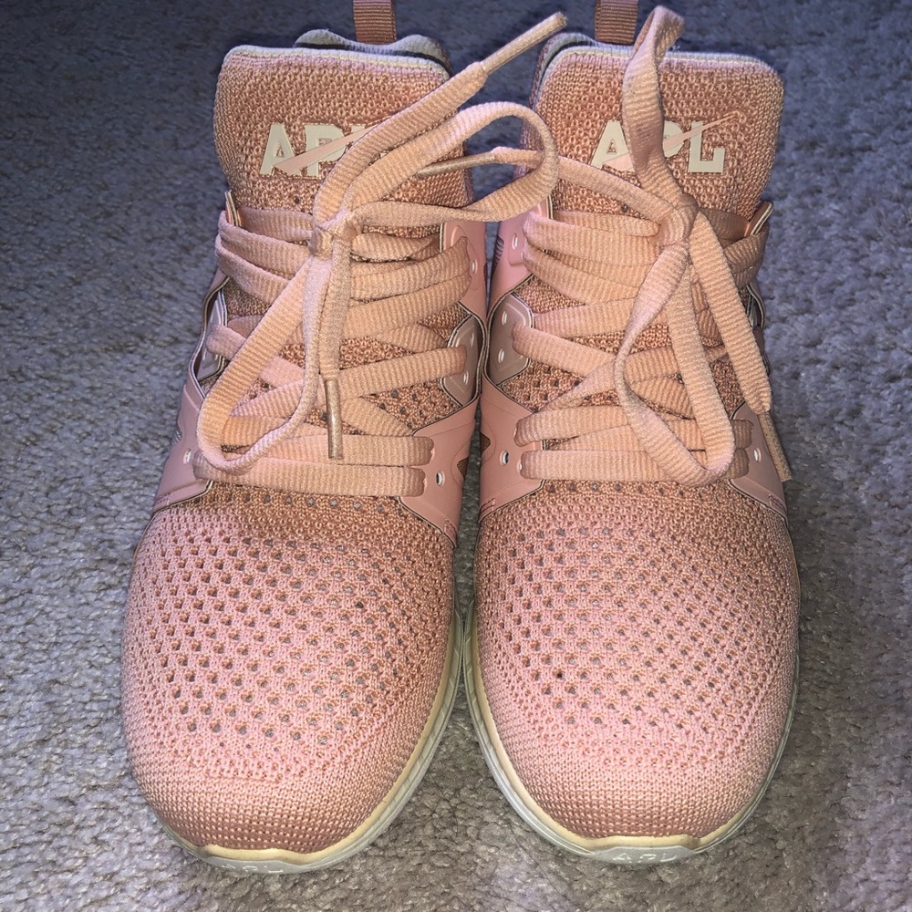 Women APL Ascend blush/cream size 6.5